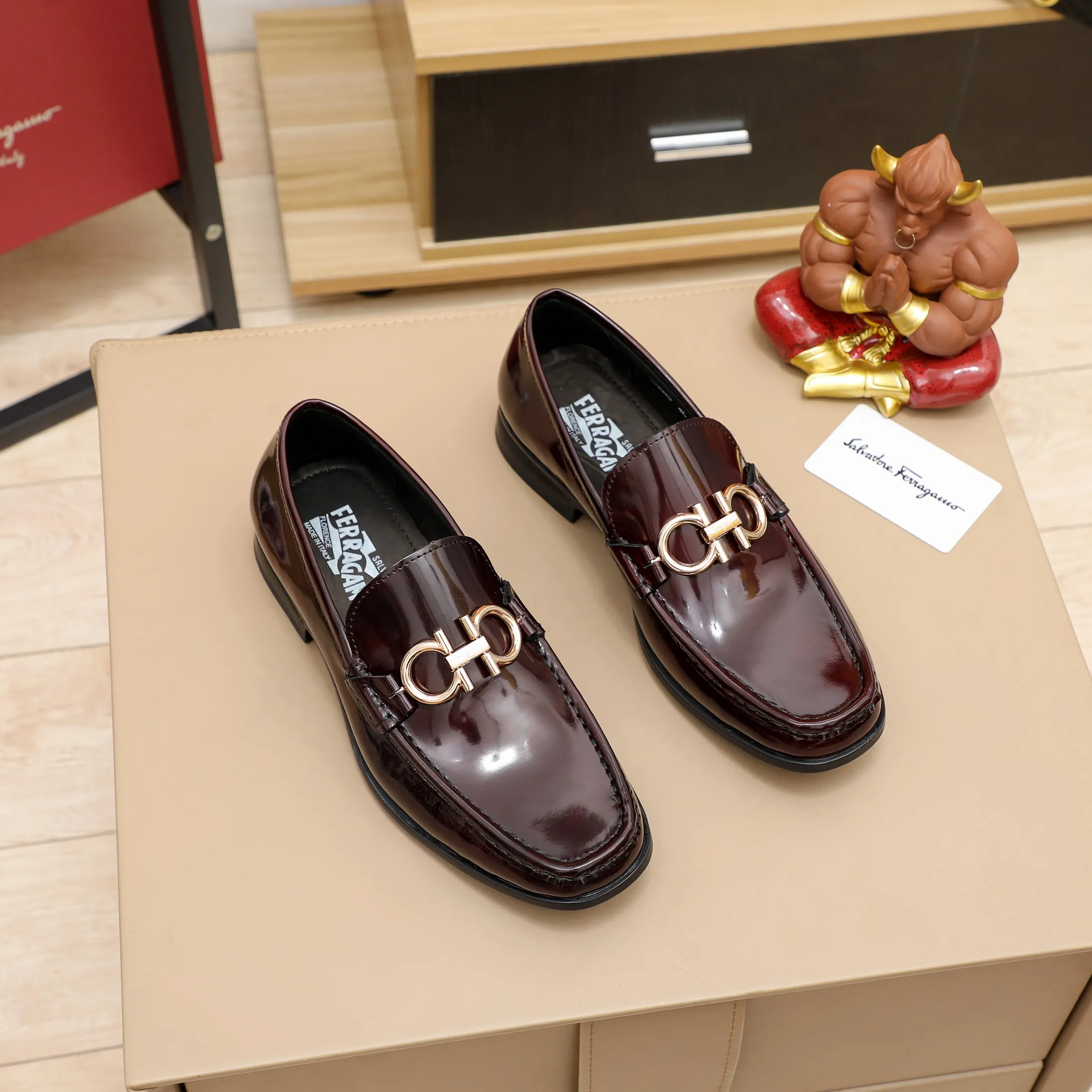 Men's shoes 💰540 🕷🕷🐂【Ferragamo】Ferragamo Popular fashionable casual shoes🇨🇳Official website counter 1:1 production, original mold opening💯Good quality visible, imported high-end first-layer open-edge beaded cowhide, water-dyed🐂leather lining🌿very clear texture, high-quality waterproof, non-slip and wear-resistant outsole🎋high quality and low price, truly handmade🍓black, burgundy, 2 colors optional! Code number 38-45……